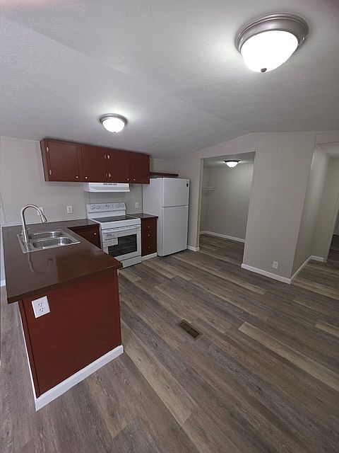 1st image of 900 Kathleen Dr #28