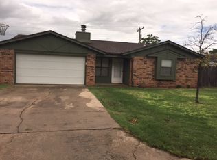 704 S 18th St, Blackwell, OK 74631