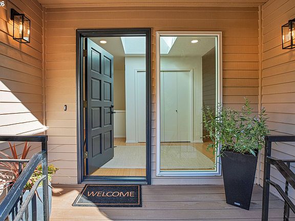 4th image of 10051 SW Balmer Cir