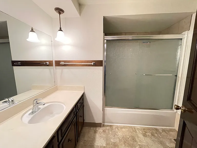 6308 Woodlawn Dr NE — Photo 4