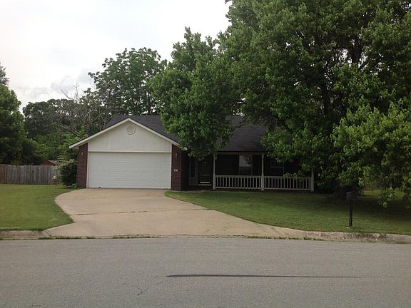 2nd image of 1819 N Albany Ln
