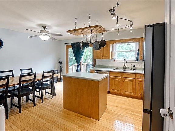 5th image of 307 Hazel St