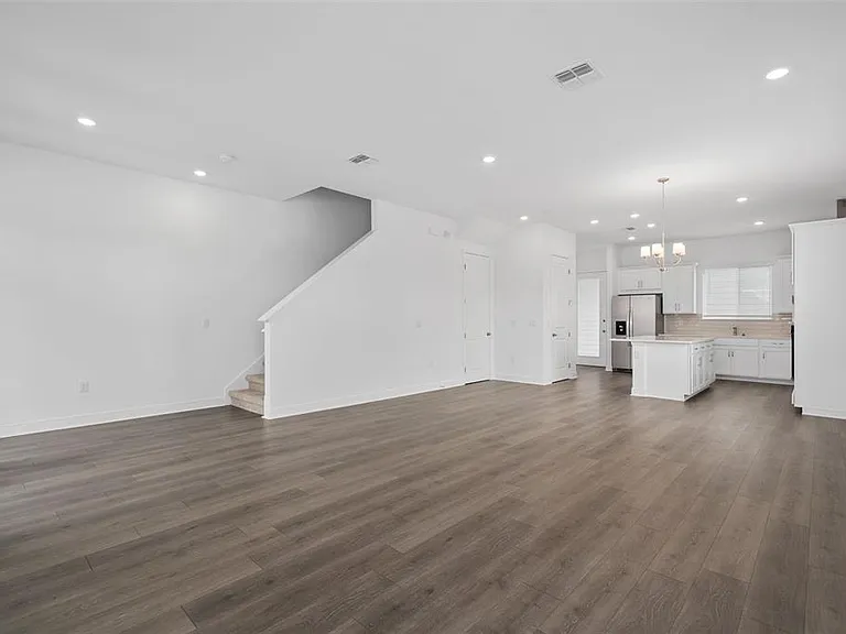 6573 Quest St — Photo 12