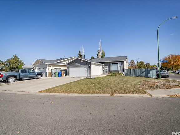 3rd image of 6991 Maple Brook Cres