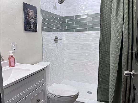 5th image of 3035 W University Ave