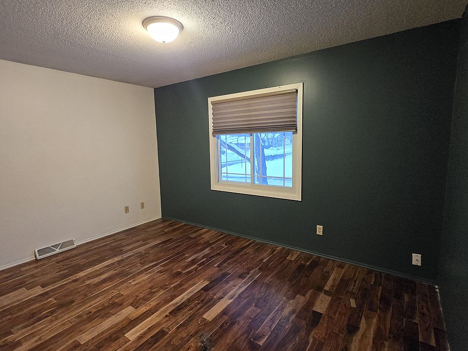 1st image of 1012 127th Ave NE