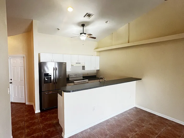213 SE 23rd Pl — Photo 4