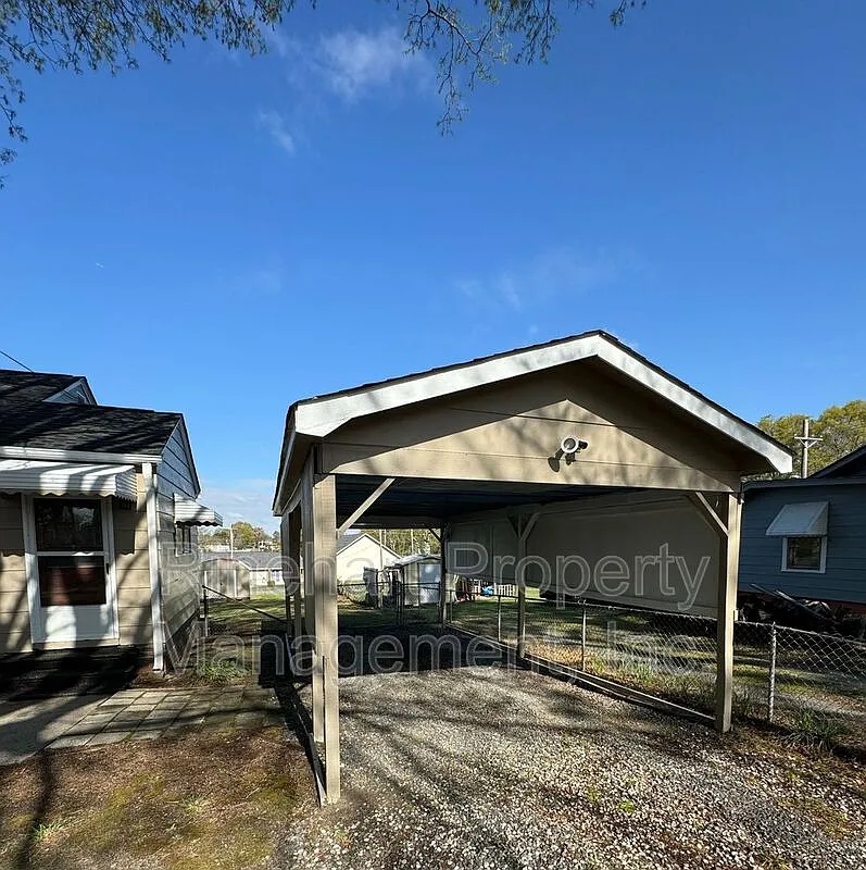 2 bed, 1.0 bath, 1129 sqft, $1,550 — Photo 3
