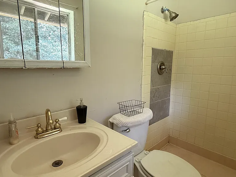 806 W Sugar Creek Rd — Photo 4
