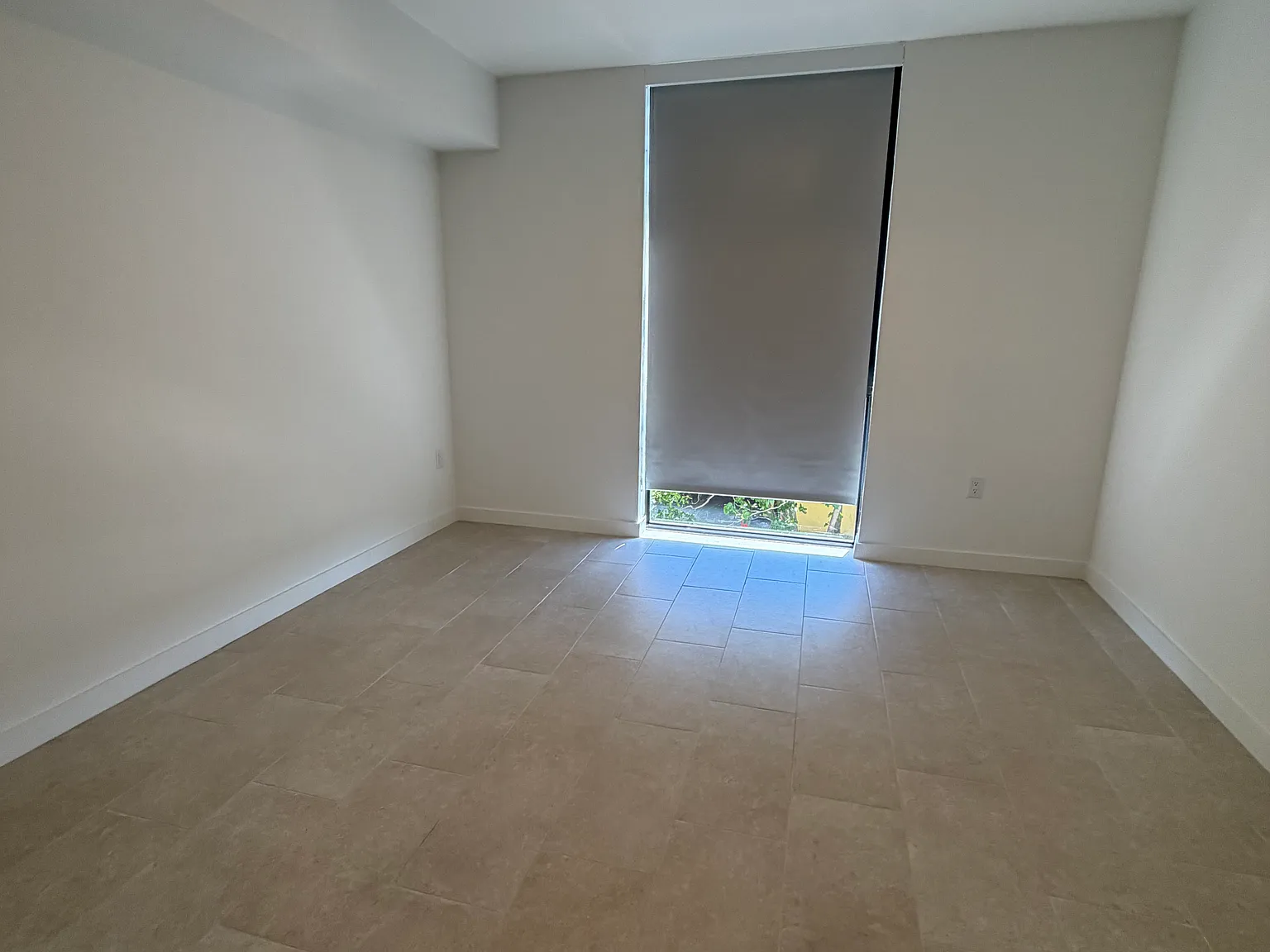 1 bed, 700 sqft, $2,090 — Photo 2