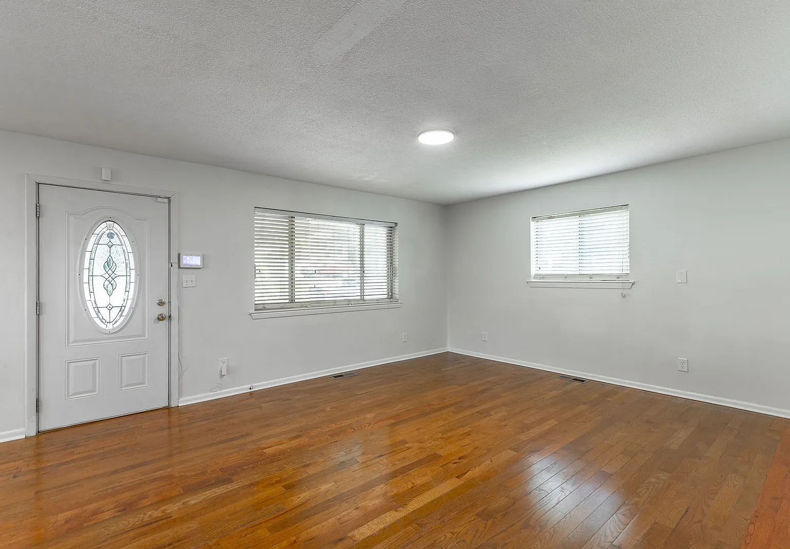 3 bed, 1.5 bath, 1800 sqft, $1,595 — Photo 2
