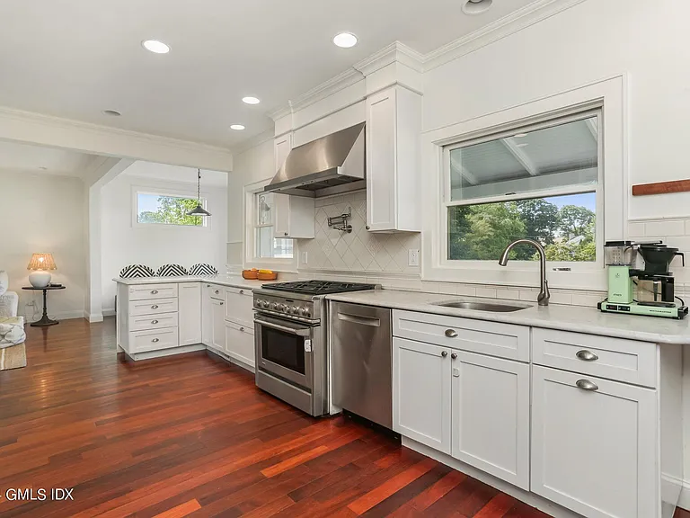 2 Quintard Ave — Photo 21