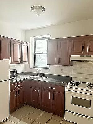 1st image of 592 E 22nd St #A3