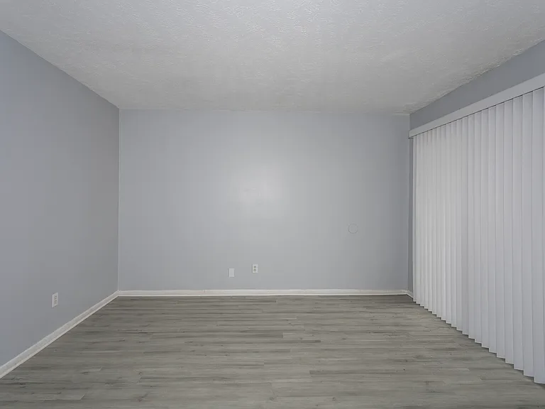 1733 W 24th St #15 — Photo 2