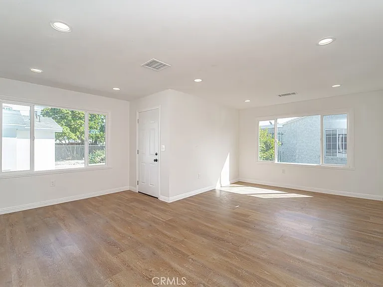 1101 E 115th St — Photo 14