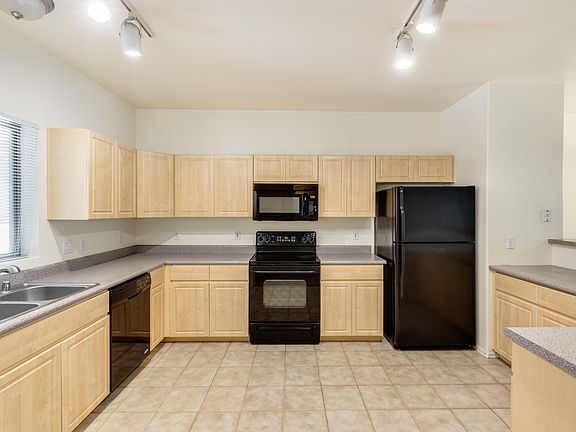 2nd image of 920 E Devonshire Ave #1001