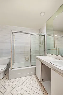 Bathroom, photo 1