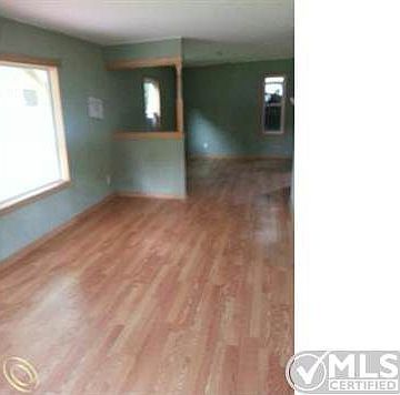 LIVING ROOM.jpg