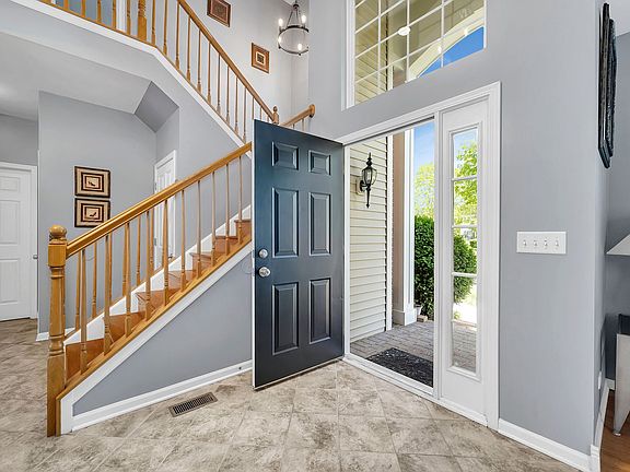 4th image of 2413 White Rose Dr