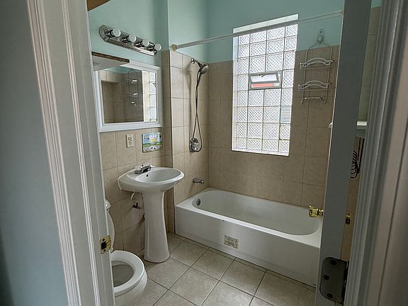 5th image of 546 N Saint Louis Ave Unit 2