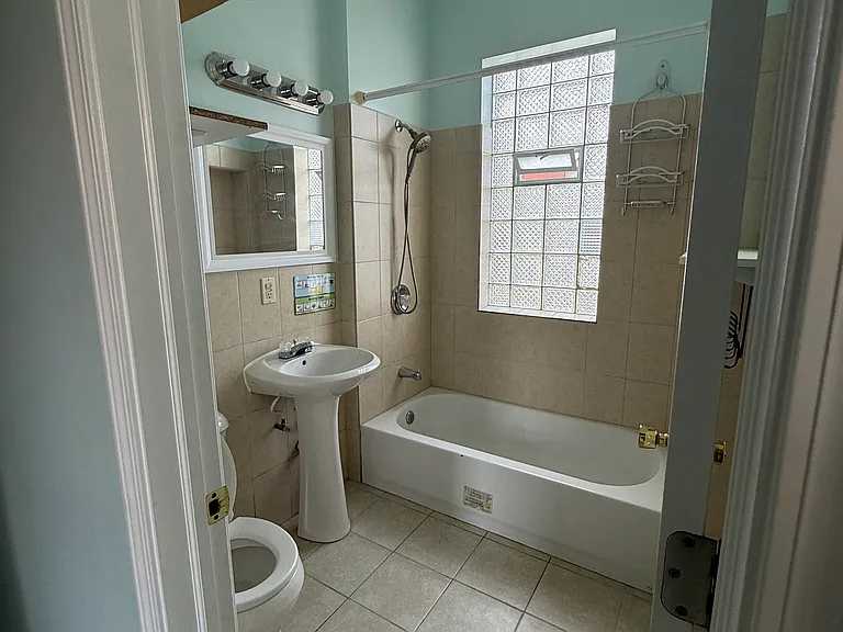 546 N Saint Louis Ave #2 — Photo 5