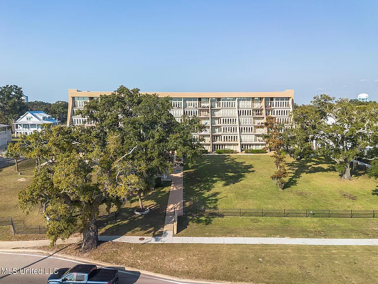 520 Beach Blvd #501 — Photo 3