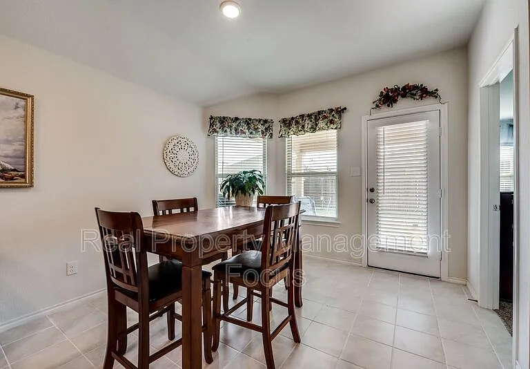 809 Meadow Wood Ln — Photo 6