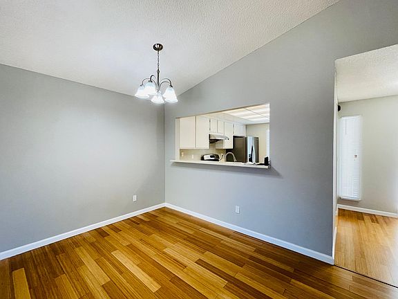 Open alcove from kitchen to family room
