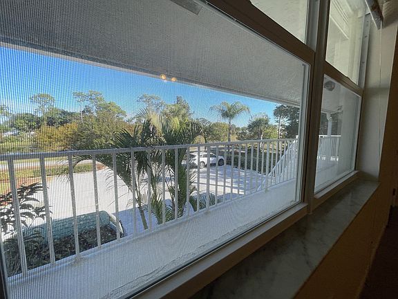 3rd image of 544 SW 35th St #17534380