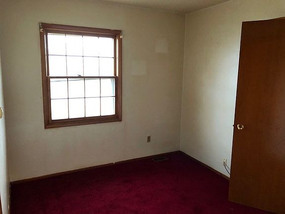 5th image of 906 Holly Ave