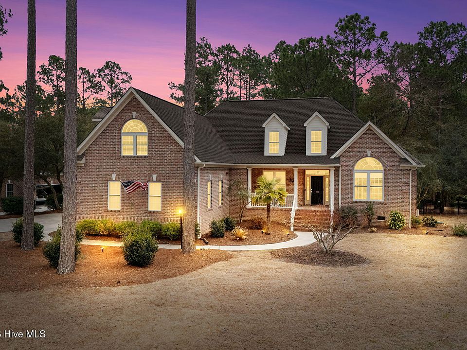1st image of 542 Riverwood Drive SE