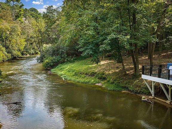 5th image of 124 River Oaks Ter