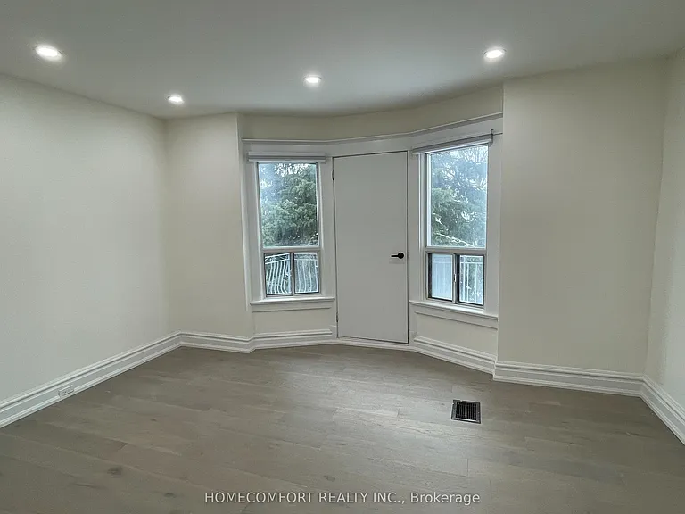 33 Strathmore Blvd #UPPER — Photo 17