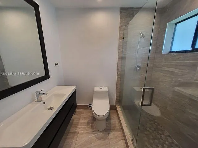 3 bed, 2.0 bath, 1644 sqft, $4,700 — Photo 4