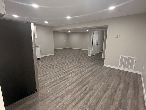 3rd image of 216 Wilcox Pkwy #6