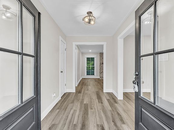 4th image of 351 Hampshire Dr