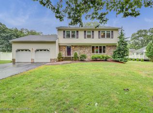 71 Bonnie Dr, Manalapan, NJ 07726
