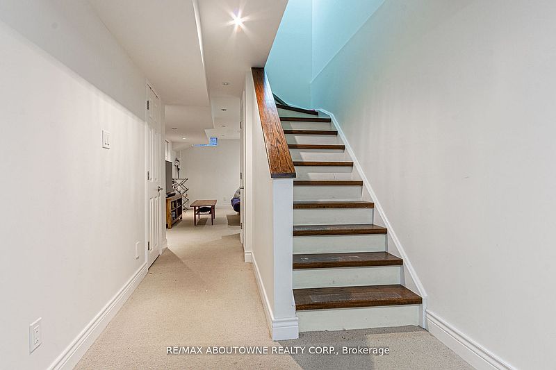 Oakville Townhouse for rent - 3 Bedrooms — photo 23