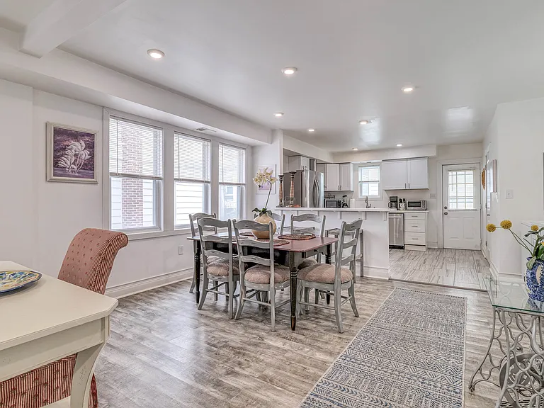 14 N Vassar Sq — Photo 7