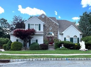 6 Magnolia Ct, Succasunna, NJ 07876