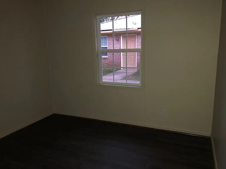 411 & 413 Nixon Ave SW — Photo 10