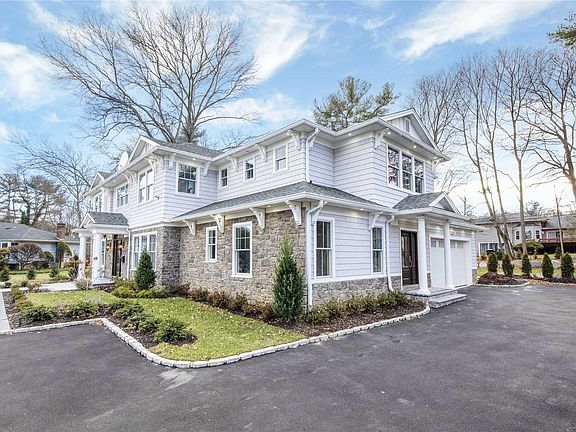 2nd image of 26 Teakwood Ln