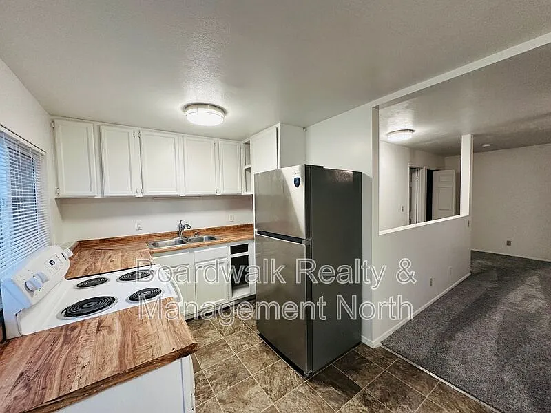 3 bed, 1.0 bath, 1532 sqft, $1,350 — Photo 2