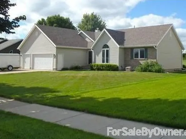 2605 Mulligan Dr, Yankton, SD 57078