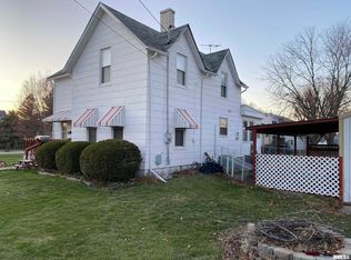 409 SW 4th St, Aledo, IL 61231