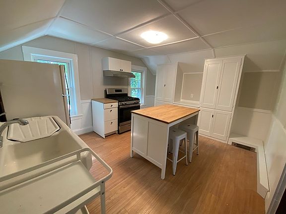 3rd image of 16 Royall St Floor 2
