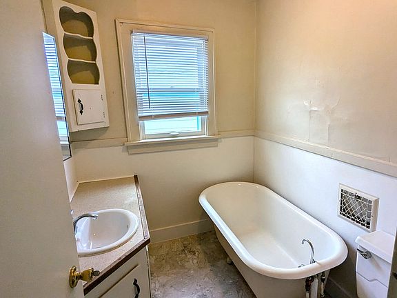 5th image of 3317 Jefferson St