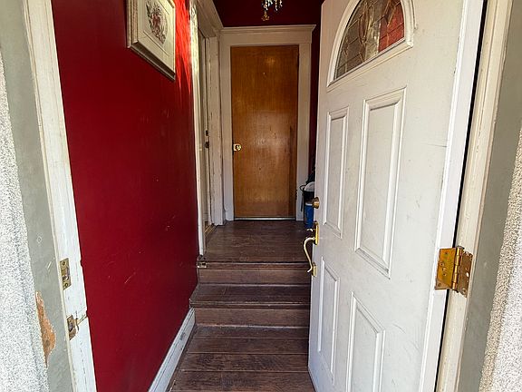4th image of 16 Corabelle Ave Floor 1