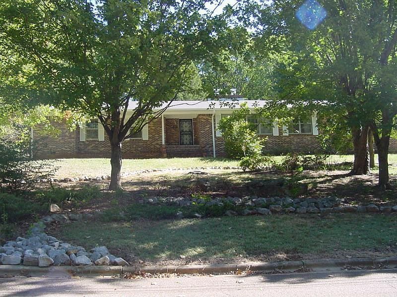 1st image of 710 Chambers Dr NE