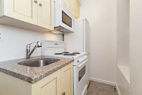 Rented by REAL New York | media 21